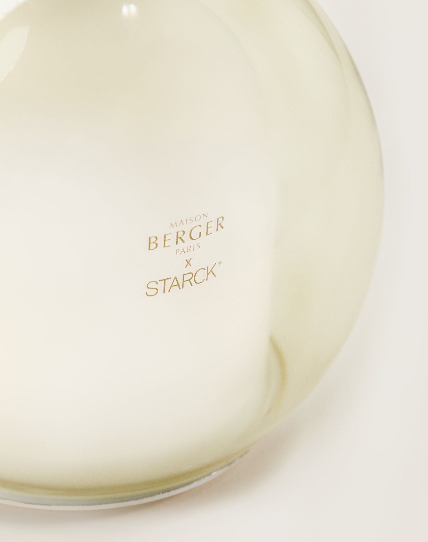Starck Green Mist Diffuser Set with Peau d’Ailleurs