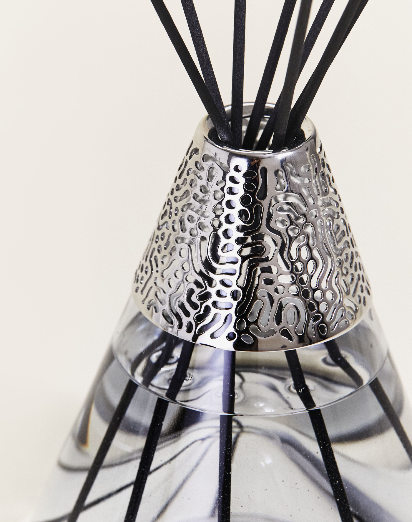 Starck Grey with Peau de Pierre Scented Bouquet