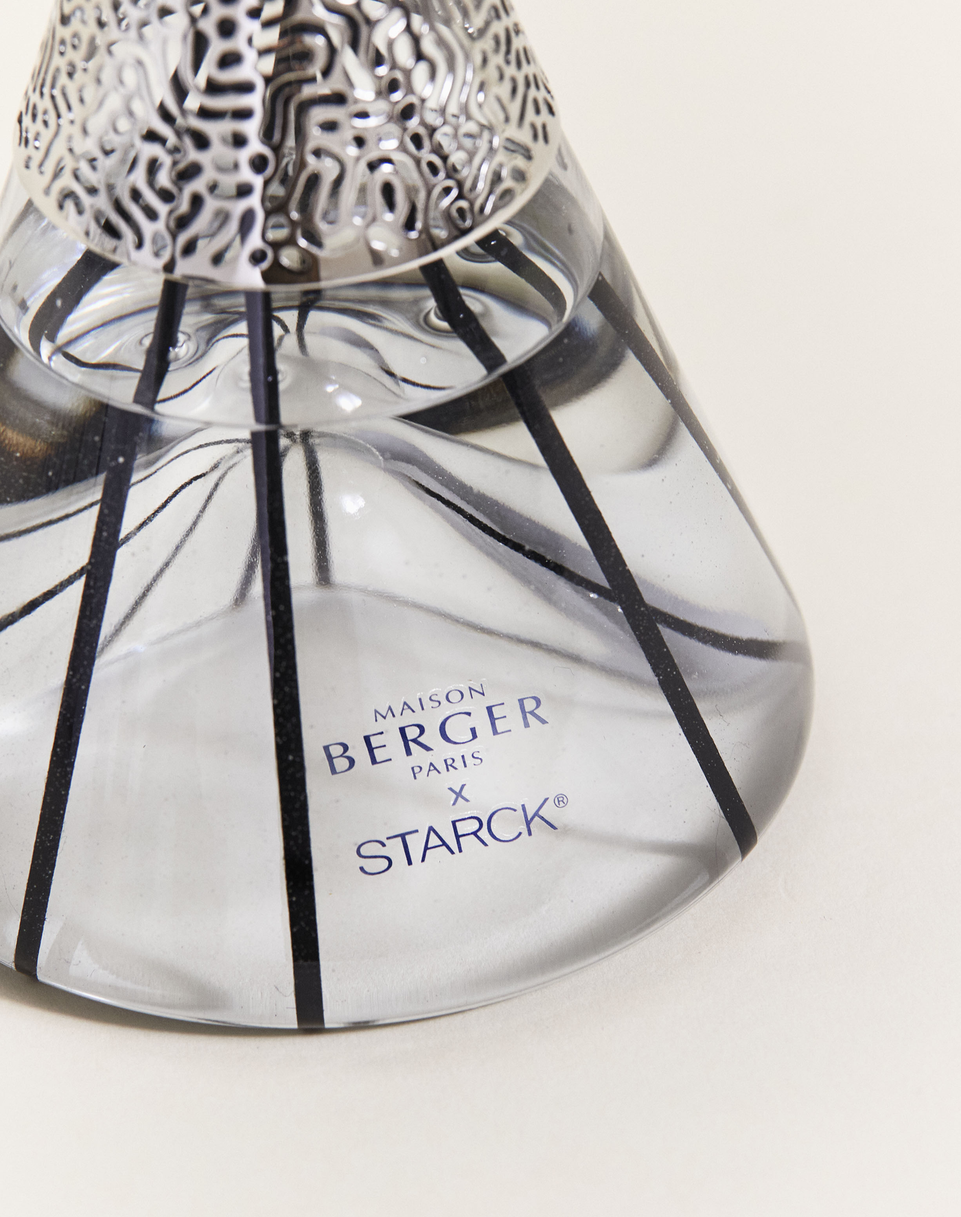 Starck Grey with Peau de Pierre Scented Bouquet